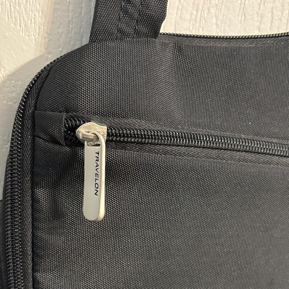 Travelon Anti-theft Classic Black Crossbody Bag - Picture 8 of 15